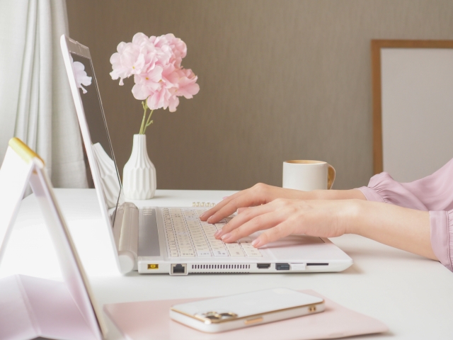 WordPressの初期設定を終えて記事作成に集中するイメージ写真